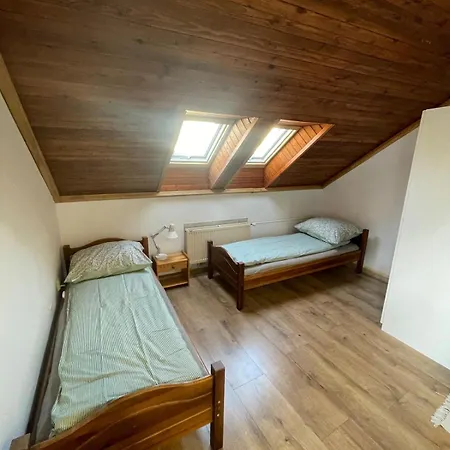 Varady's Large With Private Parking Apartment *