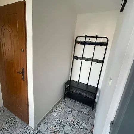 Varady's Large With Private Parking *