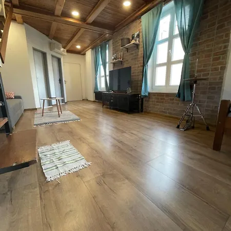 Varady's Large With Private Parking كَشّا