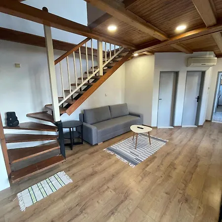 Varady's Large With Private Parking كَشّا