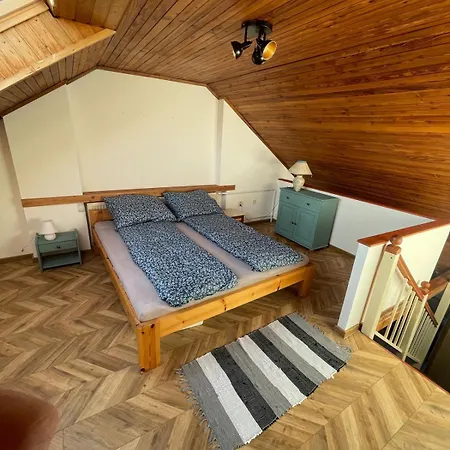 Varady's Large With Private Parking Apartment *
