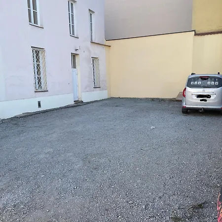 Appartement Varady's Large With Private Parking