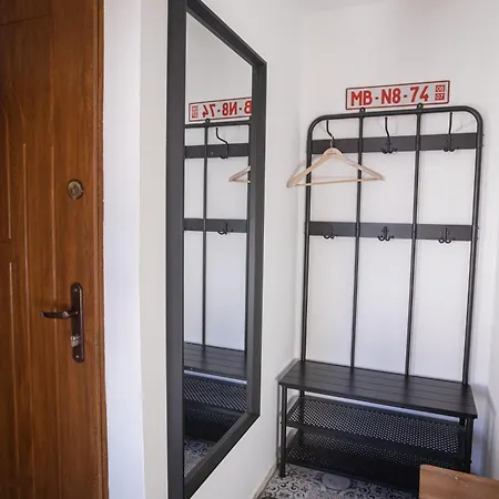 Varady's Large With Private Parking كَشّا