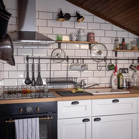 Varady's Large With Private Parking كَشّا